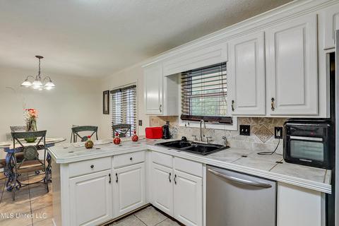 335 Greystone Pointe, Terry, MS 39170 photo 11
