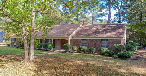 220 E Lake Dr, Brandon, MS 39047 photo 1