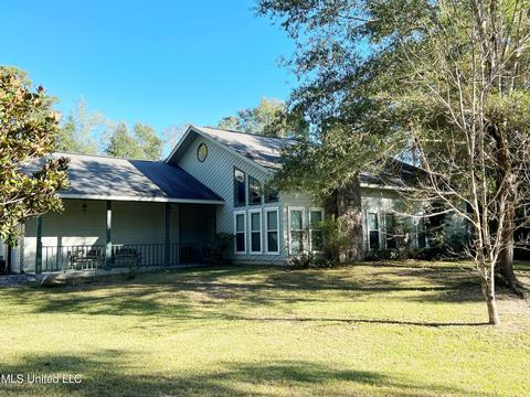 17064 Magnolia Cove Dr, Pass Christian, MS 39571