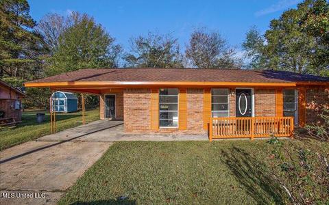 118 Austin Cir, Crystal Springs, MS 39059