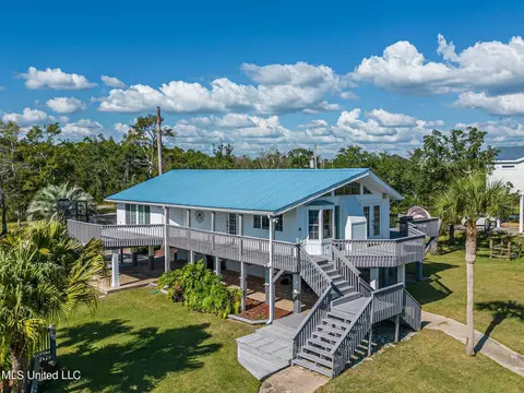 650 Oleander Dr, Bay Saint Louis, MS 39520