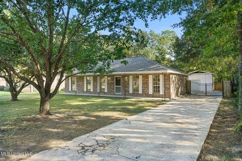 402 Holly St, Long Beach, MS 39560 photo 2