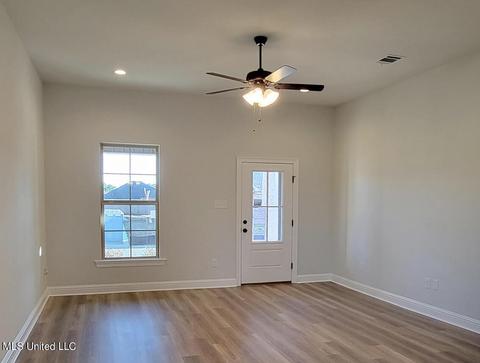 18066 Evergreen Dr, Gulfport, MS 39503 photo 2