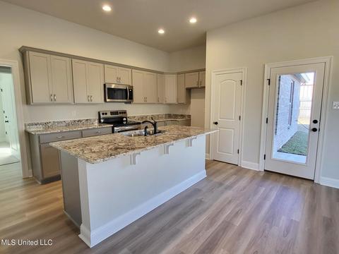 18066 Evergreen Dr, Gulfport, MS 39503 photo 3