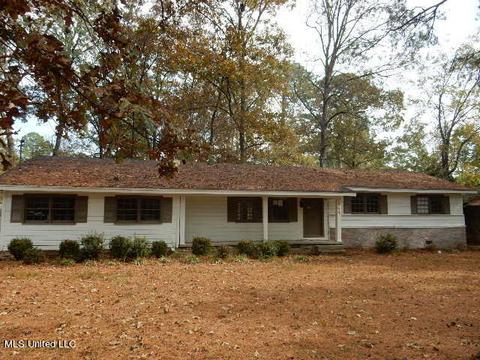 664 Jefferson St, Forest, MS 39074