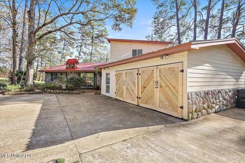 140 1st St, Brandon, MS 39042 photo 4