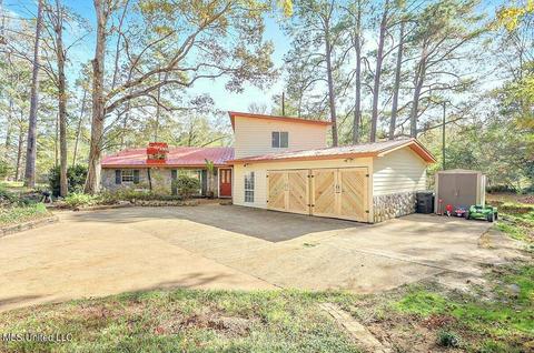 140 1st St, Brandon, MS 39042 photo 3
