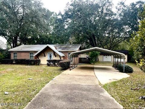 7108 E Central Park Dr, Moss Point, MS 39562 photo 1