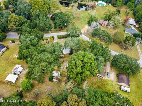 7108 E Central Park Dr, Moss Point, MS 39562 photo 6