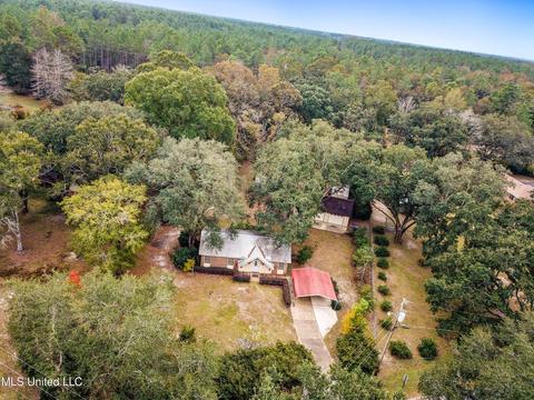 7108 E Central Park Dr, Moss Point, MS 39562 photo 2