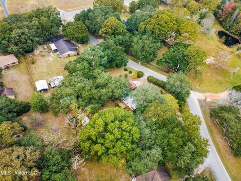 7108 E Central Park Dr, Moss Point, MS 39562 photo 5