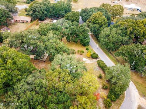 7108 E Central Park Dr, Moss Point, MS 39562 photo 4