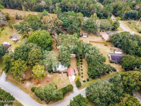 7108 E Central Park Dr, Moss Point, MS 39562 photo 10