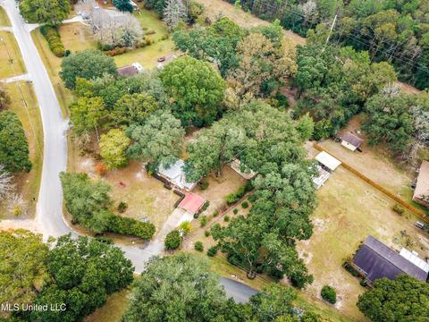 7108 E Central Park Dr, Moss Point, MS 39562 photo 9
