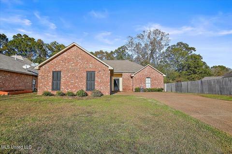 129 Garrett Drive Dr, Terry, MS 39170 photo 1