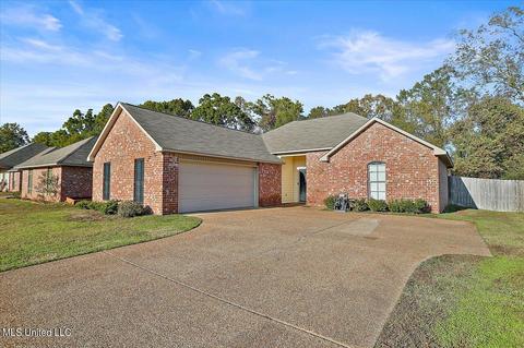 129 Garrett Drive Dr, Terry, MS 39170 photo 2