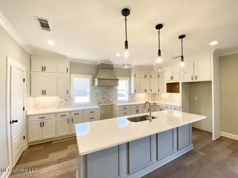 2504 Saint Ives Ln, Hernando, MS 38632