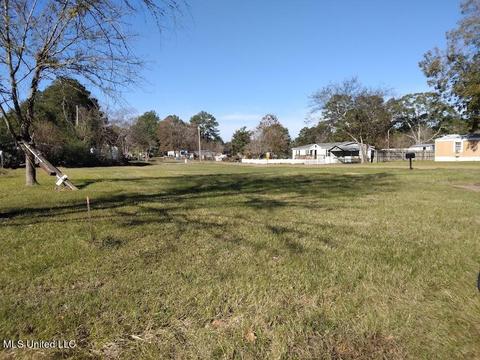 401 Southgate Dr, Richland, MS 39218