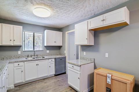 312 Overlook Cir, Jackson, MS 39213 photo 10