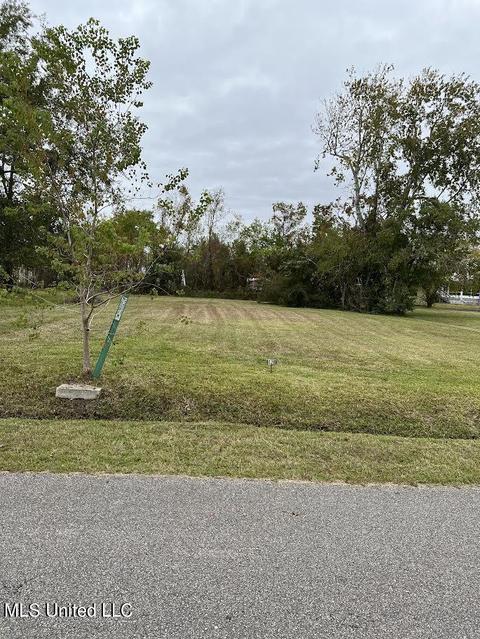 423 Merritt St, Waveland, MS 39576