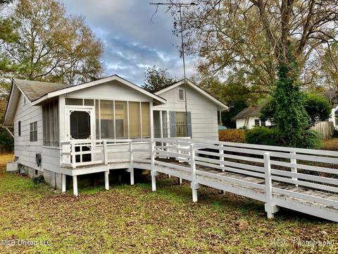 217 SE 5th Ave, Magee, MS 39111