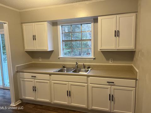 4306 Mimosa Dr, Moss Point, MS 39562 photo 6