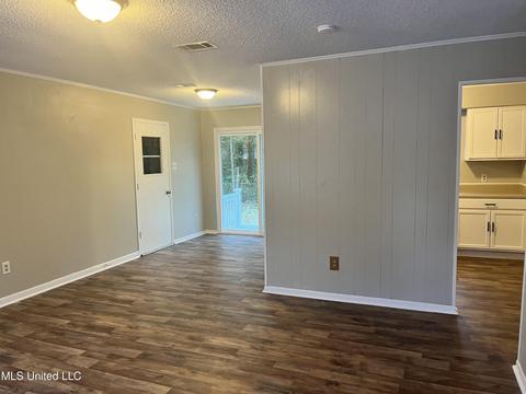 4306 Mimosa Dr, Moss Point, MS 39562 photo 3