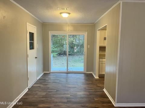 4306 Mimosa Dr, Moss Point, MS 39562 photo 5