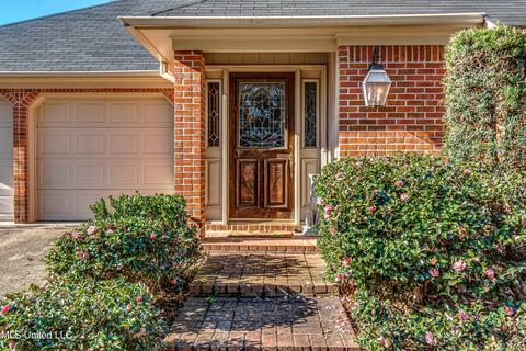 18 Robinwood Pl, Jackson, MS 39211 photo 1