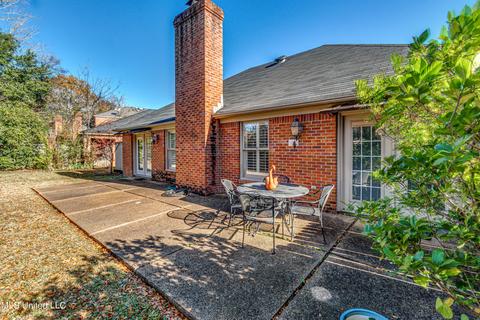 18 Robinwood Pl, Jackson, MS 39211 photo 5