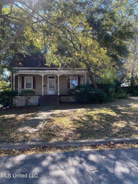712 Live Oak Ave, Pascagoula, MS 39567
