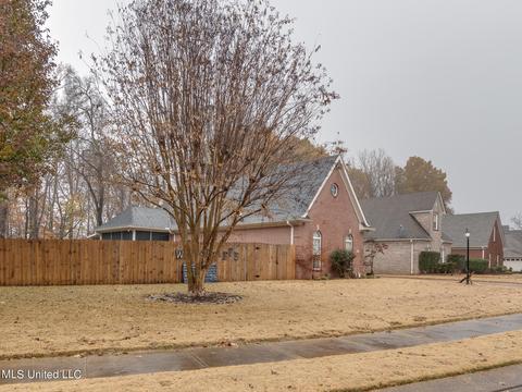 6261 Cheyenne Dr, Olive Branch, MS 38654 photo 2