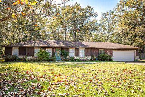 9725 Parkland Ct, Moss Point, MS 39562