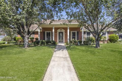 3223 Nottingham Rd, Ocean Springs, MS 39564