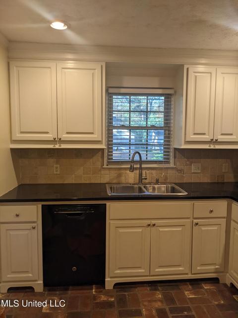 4326 Robin Dr, Jackson, MS 39206 photo 10