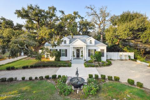 619 E 2nd St, Pass Christian, MS 39571