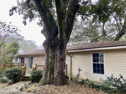 5325 Lakeview Dr, Moss Point, MS 39563 photo 6