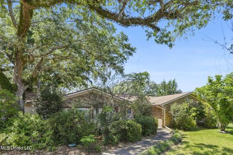 5325 Lakeview Dr, Moss Point, MS 39563 photo 2