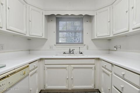 5325 Lakeview Dr, Moss Point, MS 39563 photo 16