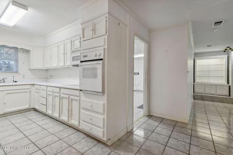5325 Lakeview Dr, Moss Point, MS 39563 photo 15