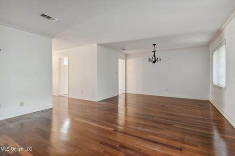 5325 Lakeview Dr, Moss Point, MS 39563 photo 13