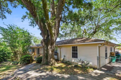 5325 Lakeview Dr, Moss Point, MS 39563 photo 4
