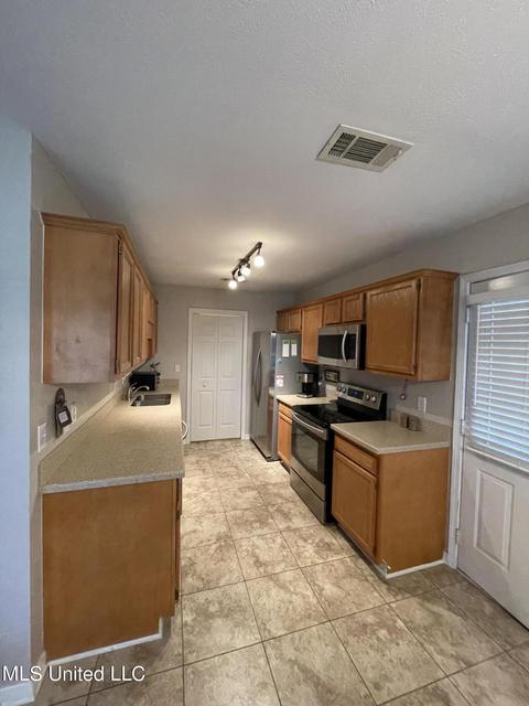 410 Mockingbird Cir, Brandon, MS 39047 photo 9