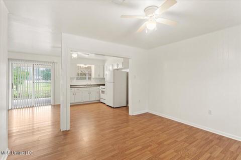 302 Saint Augustine Ave, Long Beach, MS 39560 photo 4