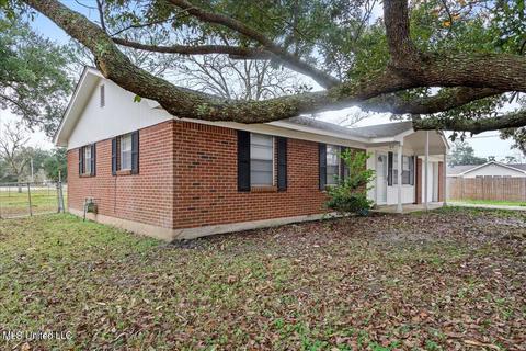 302 Saint Augustine Ave, Long Beach, MS 39560 photo 2