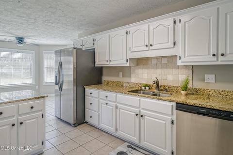 3385 E Plum Point Dr, Olive Branch, MS 38654 photo 12