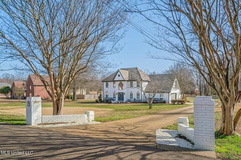 3385 E Plum Point Dr, Olive Branch, MS 38654 photo 1