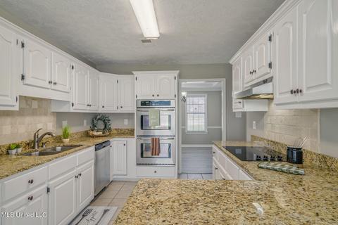3385 E Plum Point Dr, Olive Branch, MS 38654 photo 11