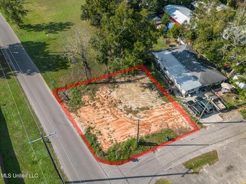 2730 Fernwood Rd, Biloxi, MS 39531