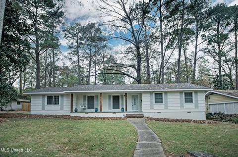 4831 Shadowwood Dr, Jackson, MS 39211